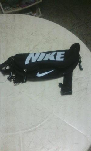 Canguro Nike Negro Nuevo