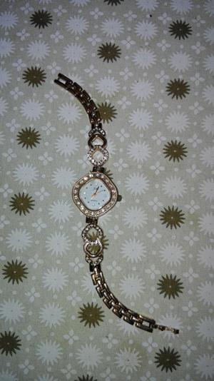 RELOJ CON BRILLANTES