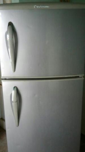 Refrigeradora Nofrost Plateada Remato