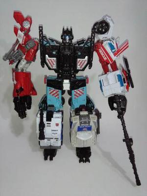 Transformers Combiner Wars Defensor