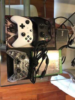 Xbox One + 3 Mandos