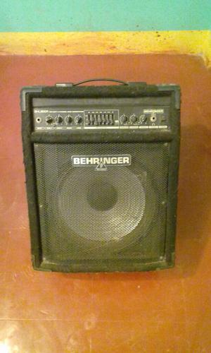 Amplificador de bajo Behringer