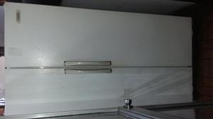 Vendo Refrigeradora - Congeladora Vertic
