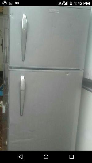 Refrigeradora de 16p2 de 2 Puertas