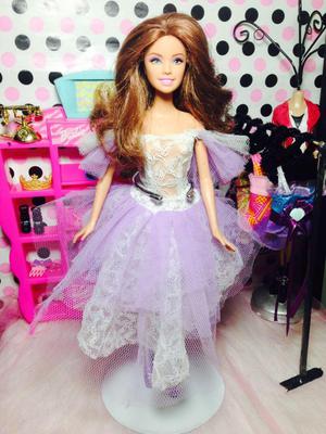 Barbie de vestido de lujo, con cabello marrón