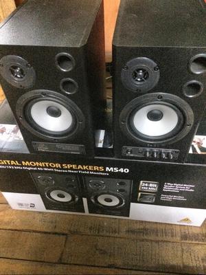 Monitores Behringer Ms40