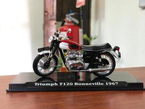 Triumph T120 Bonneville escala