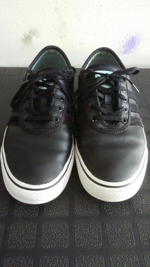 Zapatillas Adidas Negras con Blanco T 43