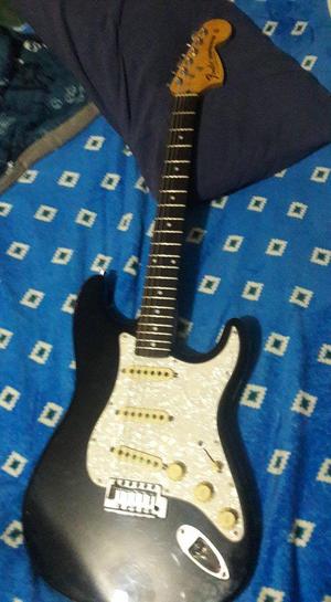 Guitarra Squier japonesa noventera