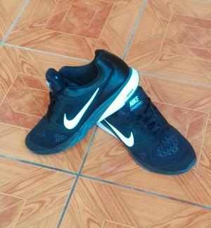 Vendo Cambio Zapatillas Nike Trifusion
