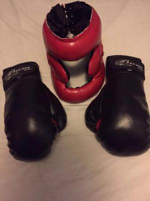 guantes de box y casco