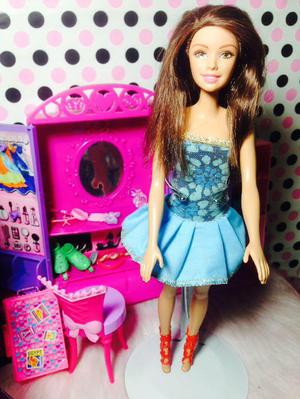 Barbie de cabello oscuro original a 20 soles