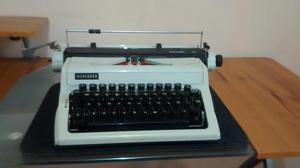 Maquina de escribir con estuche en buen estado operativa