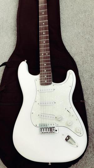 Guitarra Fender By Squier