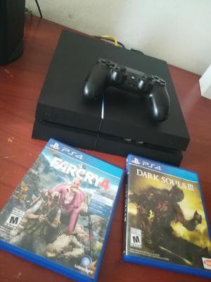 vendo PS4 y 2 juegos