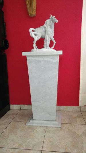 Pedestal Marmol Carrara