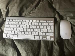 Apple USB superdrive teclado 1 y magic mouse 2
