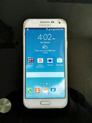 Samsung Galaxy E5 con Detalle