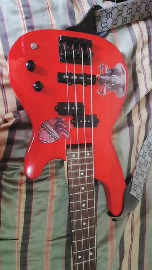 Vendo Bass Color Rojo
