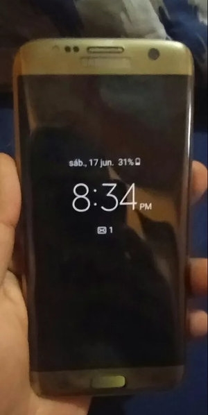 Samsung S7 Edge con pequeño detalle