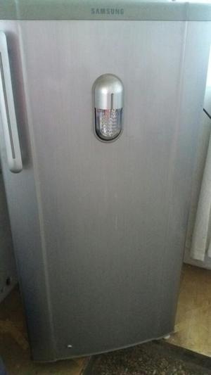 Refrigeradora Samsung Mediana