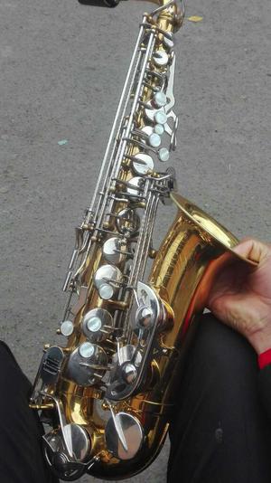 Saxofón Alto Conn24m