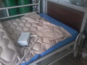 cama clinica con colchon antiescaras