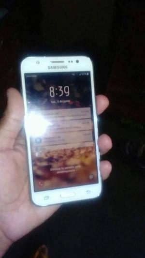 Samsung J5 en buen estado solo se rompio un pedacito de