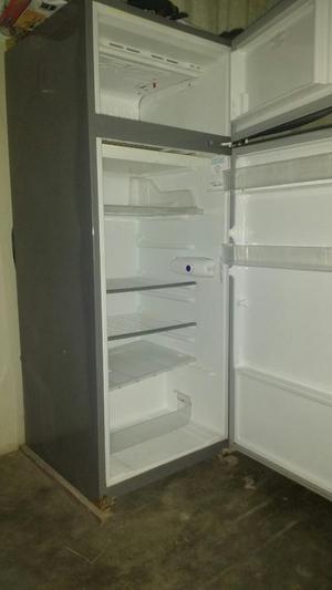 Refrigeradora. Marca Goldex