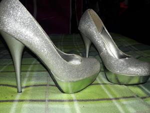 Tacones Plateados Lindos !