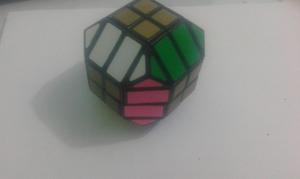 Vendo este cubo genial para resolver de 18 caras