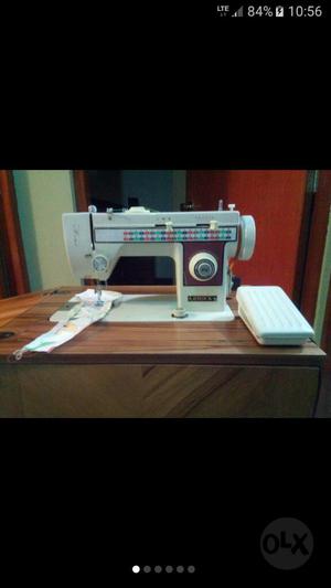 Maquina de Coser Erika