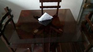 mesa de vidrio con 4 sillas