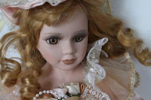 Muñeca de porcelana vintage