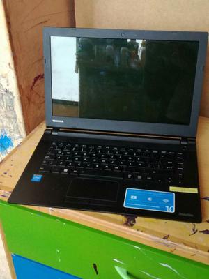 Se Vende Laptop Toshiba 7/10