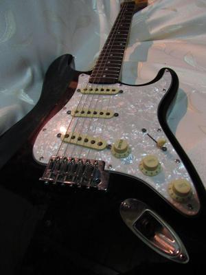 Guitarra Eléctrica modificada a Fender