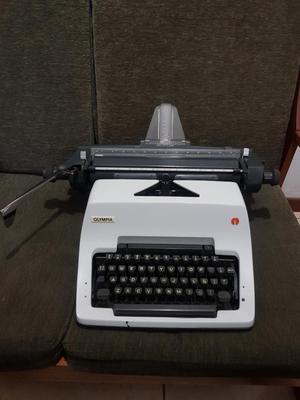 Maquina de Escribir Olympia. Modelo Sg3