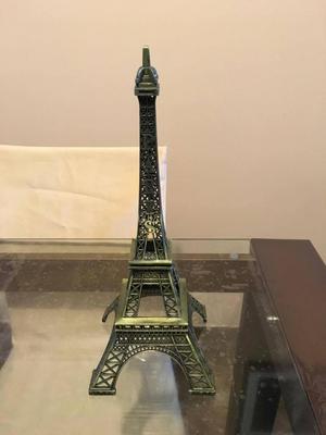 Adorno Torre Eiffel