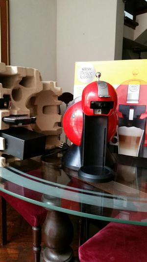 Cafetera Dolce Gusto Color Rojo
