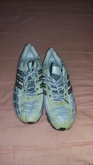 Vendo Zapatilla Adidas Talla 44