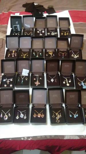 Vendo Juegos de Aretes Y Collar Unique