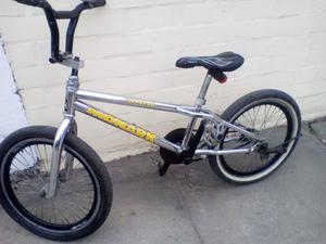 Vendo bicicleta monark Original Bmx buen estado, precio