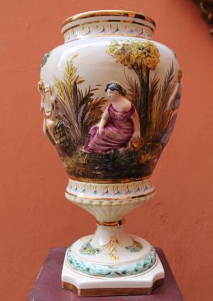 Jarrón anfora en porcelana italiana Capodimonte