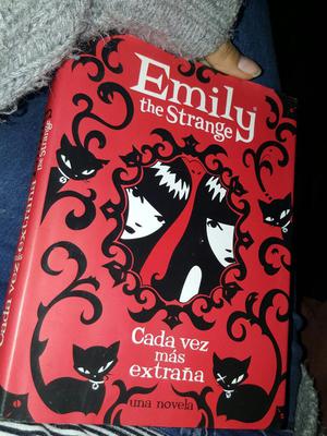 Libro emily The Strange