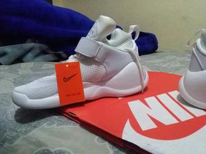 Nike Kwazi Blancas