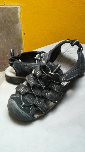 Sandalias Negras Cuero Nobu