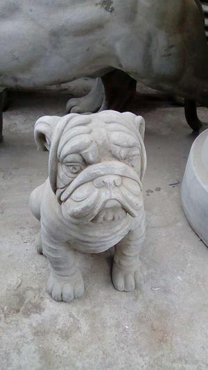 Escultura de Bulldog Ingles de Concreto Armado