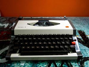 Maquina de escribir Olympia 3