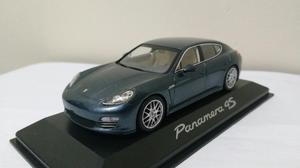 Modelo a Escala Porsche Panamera 4s 1:43