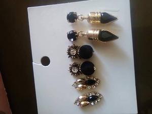 3pares de aretes negros con dorado